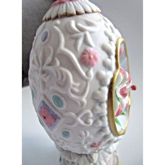 Vintage Lenox  "The Lily Blossom Egg"  1990 with Stand - Bisque Porcelain  4.5" - Picture 11 of 16